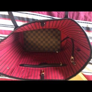 Louis Vuitton Neverfull Bag